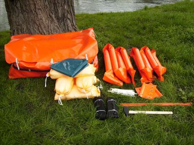 Ölsperrentasche 1 Einsatz Auf Kleinen Binnengewässern